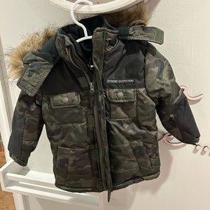 2T Toddler boy double insulated ski jacket with faux fur hood.